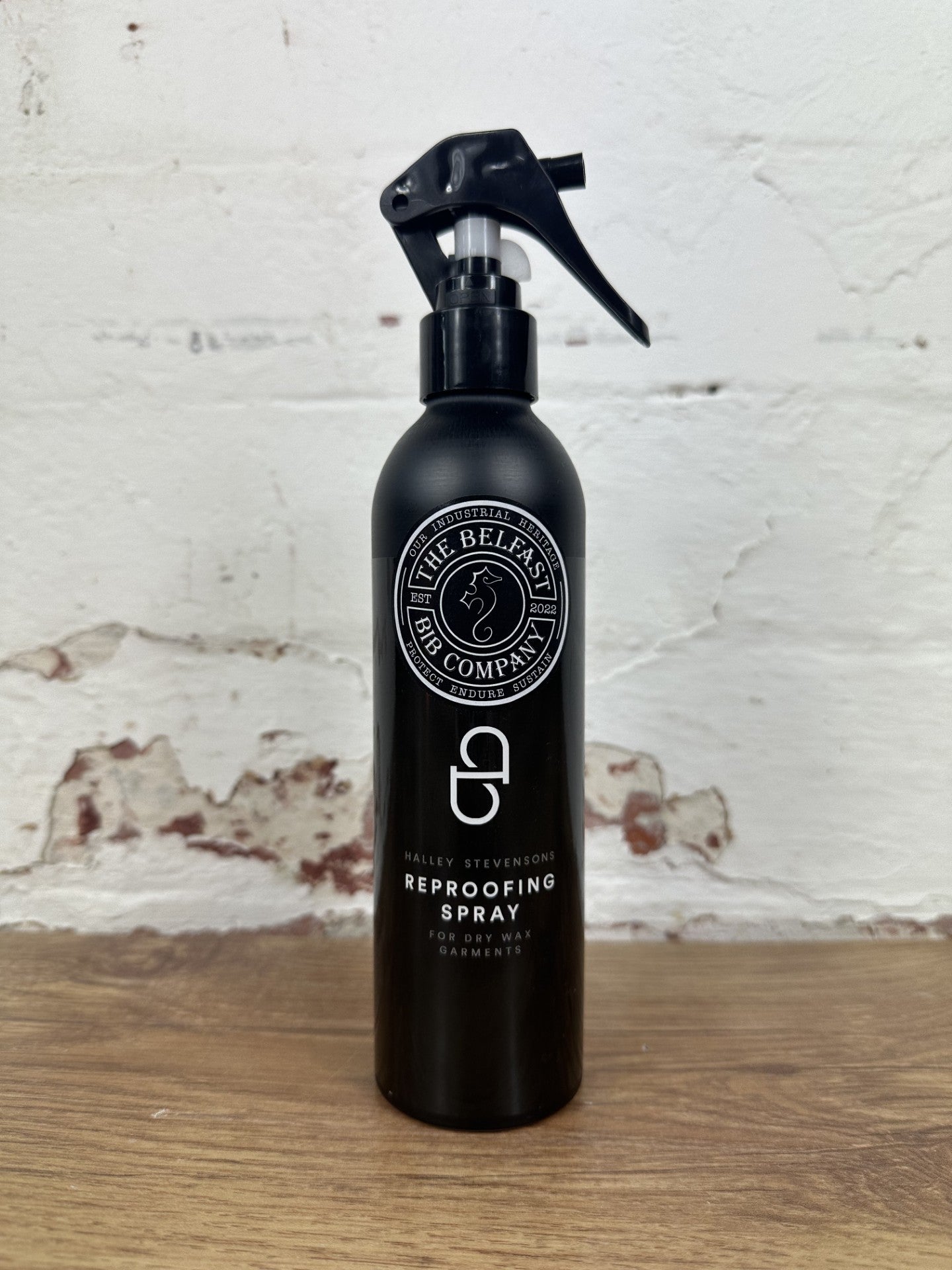 Dry waxed cotton Reproofing Spray